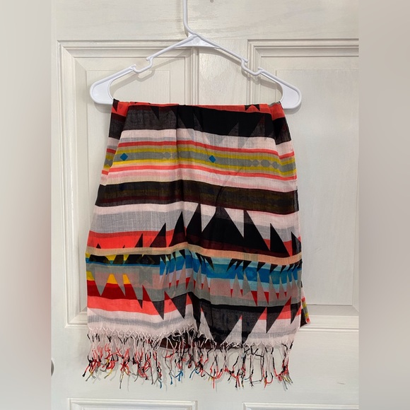 Printed Fringe scarf - Picture 2 of 3